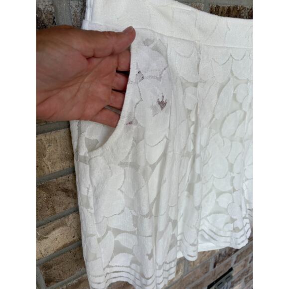 Torrid Women Shorts Size 1 PLUS 1X White Floral Overlay Lace Elastic Waist Skort - Picture 6 of 11